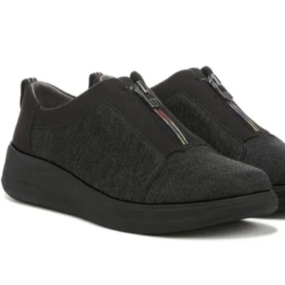 Bzees Take It Easy Black with Rainbow Shimmer Size 9